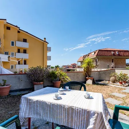 Con Giardino E Garage A Due Passi Dal Mare